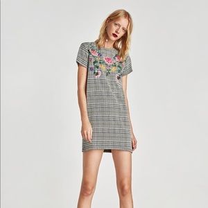 Zara short sleeve dress with sequin embroiderry.